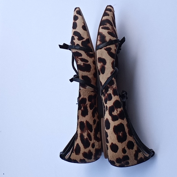 014 Banana Republic Flats. Size 8 - Picture 6 of 9